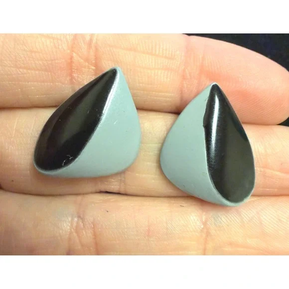 Vintage 80s Style Grey Black Enamel Teardrop Geometric Stud Earrings Retro Mod‎
