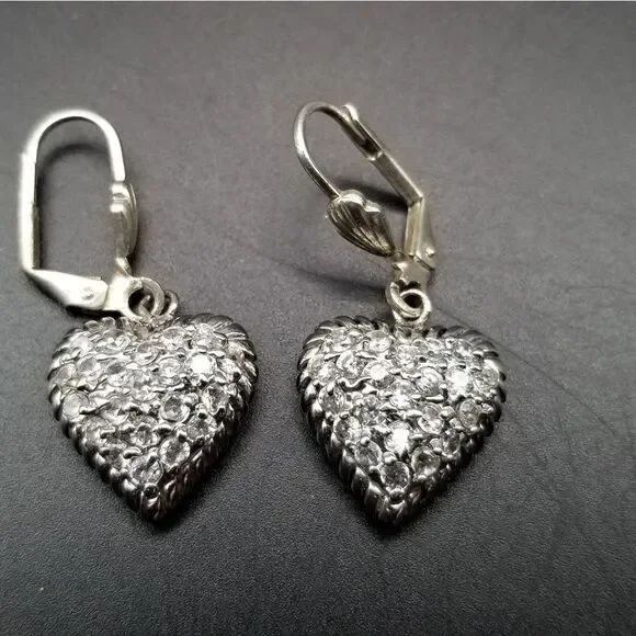 Victorian heights crystal heart earrings. E0127