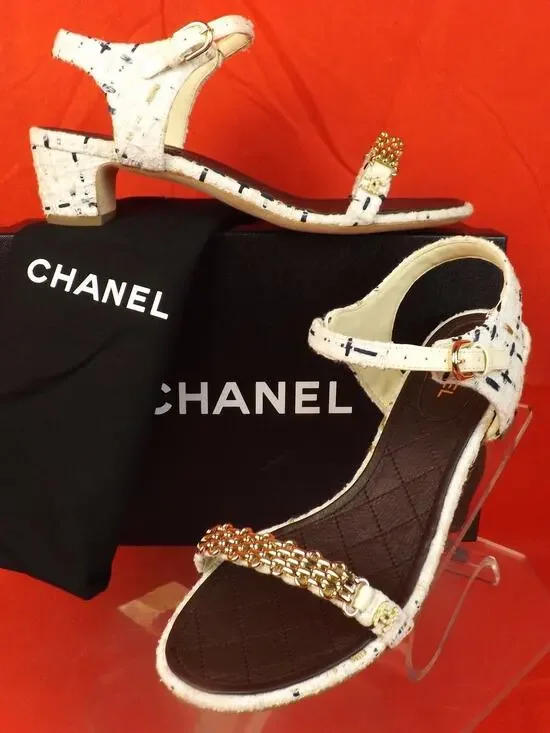 NIB CHANEL WHITE TWEED GOLD CHAIN CC PEARL LOGO SANDALS LOW HEEL PUMPS 37.5