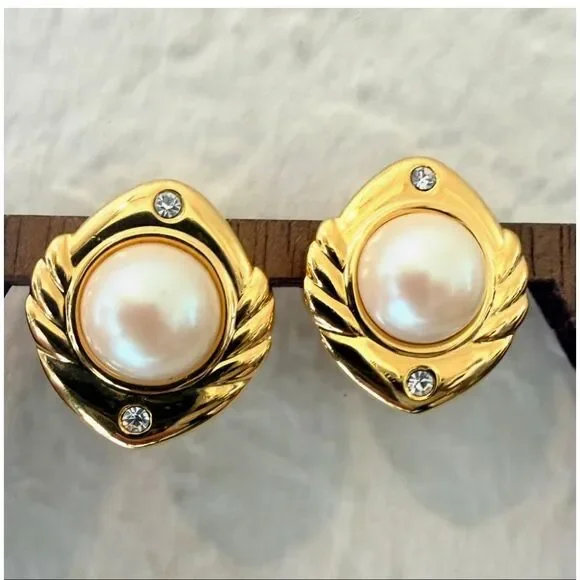Vintage Gold Tone Faux Pearl Rhinestone Clip On Earrings