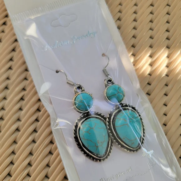 💎Final Sale💎 Faux Turquoise Silver Drop Earrings