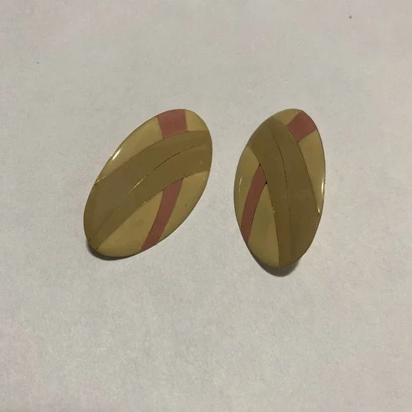 Vintage Gold Tone Pink,‎ Beige, Cream Enamel Pierced Earrings