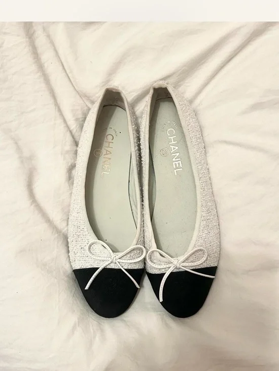 CHANEL White Tweed Ballet Flats with Black Cap Toe