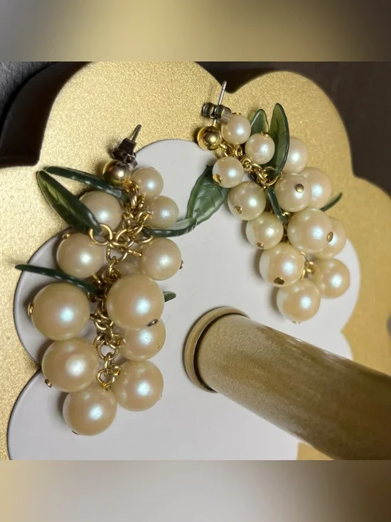 Avon Pearlesque Grape Cluster Dangling Post Earrings 1997 Faux Jade Accent