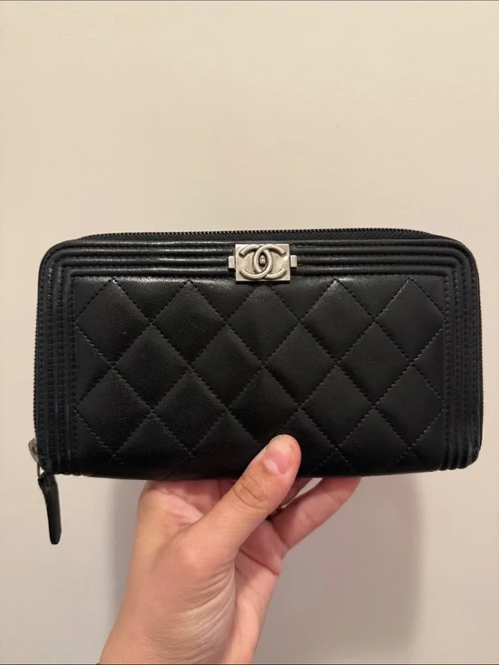 CHANEL Black Quilted Zip Wallet with CC Hardware