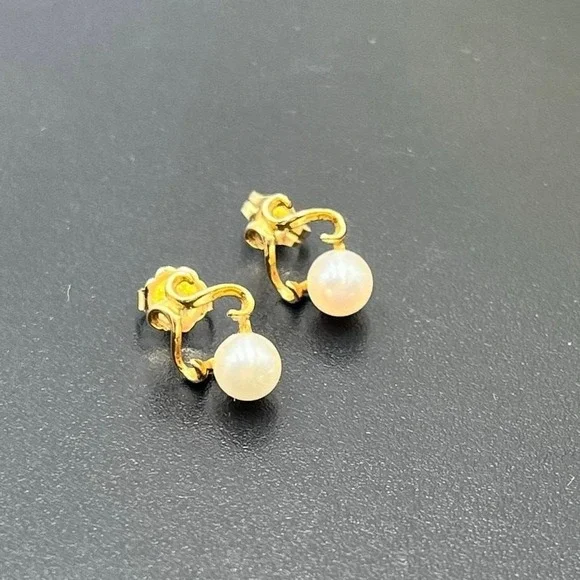 14K Yellow Gold Off‎ White Pearl Swirl Design 1.55g Signed Vintage Drop Earrings