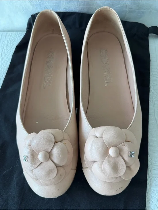 CHANEL Blush Leather Camellia Ballet Flats Size 39,5, US size 9,5