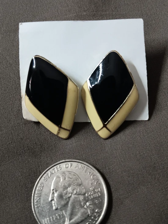Vintage 1980s Diamond Shape Black and Cream Earrings