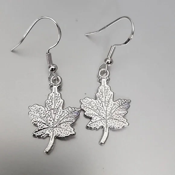 925S post Maple Leaf Earrings Tibeten Alloy Shiny Silver