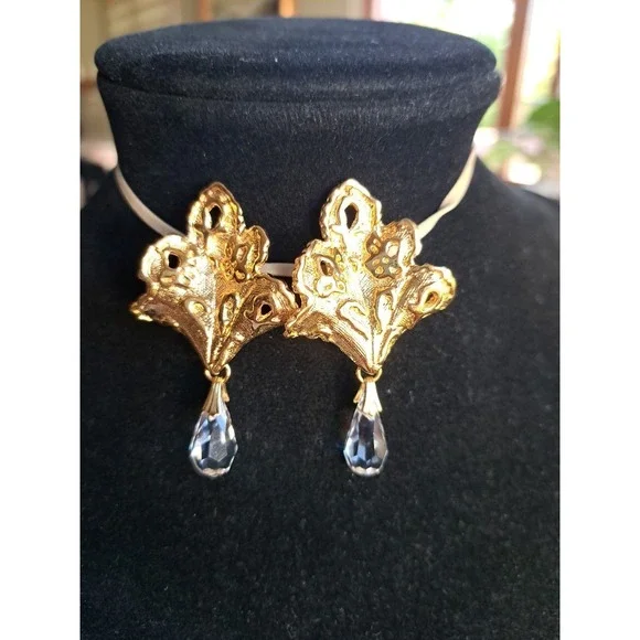 Vintage Goldtone Clip On Earrings 