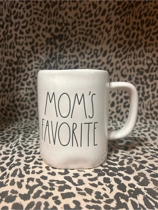 Rae Dunn Ceramic “Mom’s Favorite” Mug