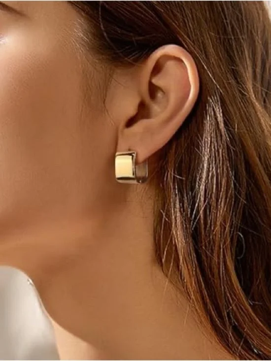 Classic Huggie Hoop Earrings Q1322