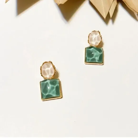 Anthro geo shape in green #91