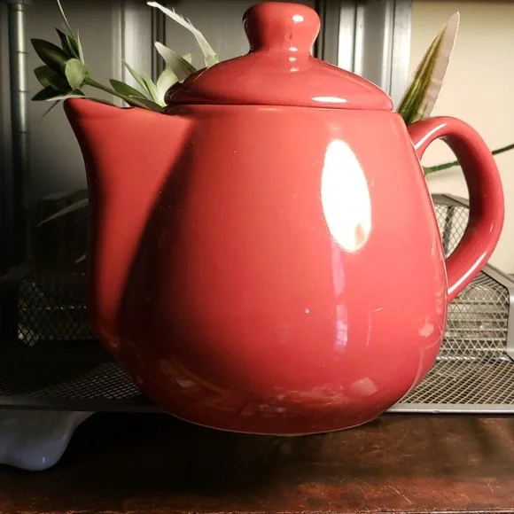California Pantry teapot