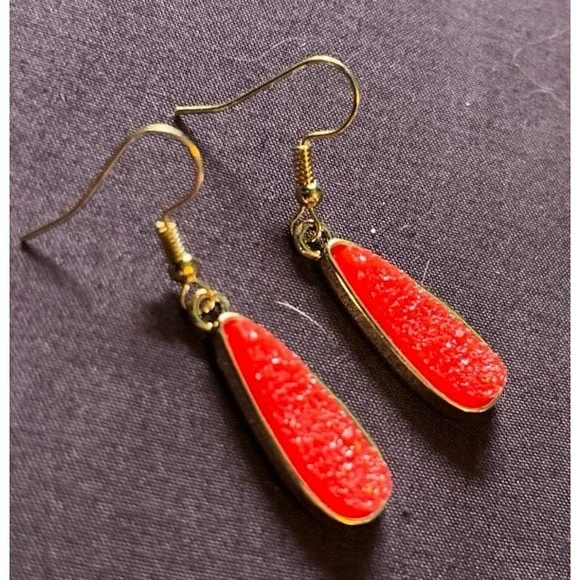 NEW Goldtone Red Druzy Stone Teardrop Dangle Earrings‎