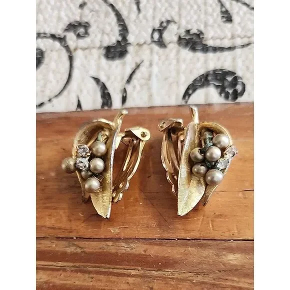 Vintage  Gold-Tone Pearl Cluster Leaf Clip-On Earrings