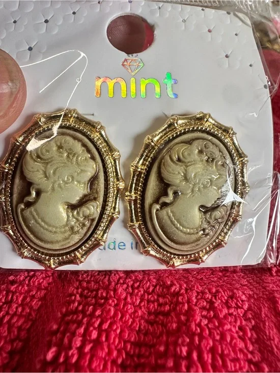 Mint Gold and Cream Cameo Oval Drop Earrings