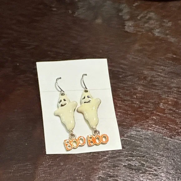 Claire’s Halloween White ghost BOO pierced earring