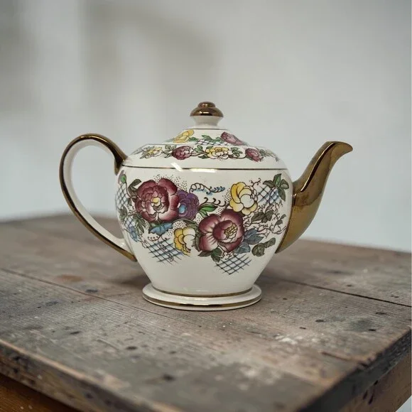 Vintage Sadler Teapot Floral Chintz Gold Gilt Made In England Model 1697‎ E