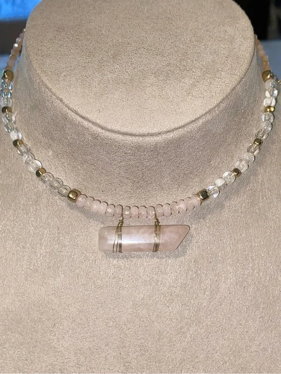 Delicate Rose Quartz Beaded Pendant Choker Necklace