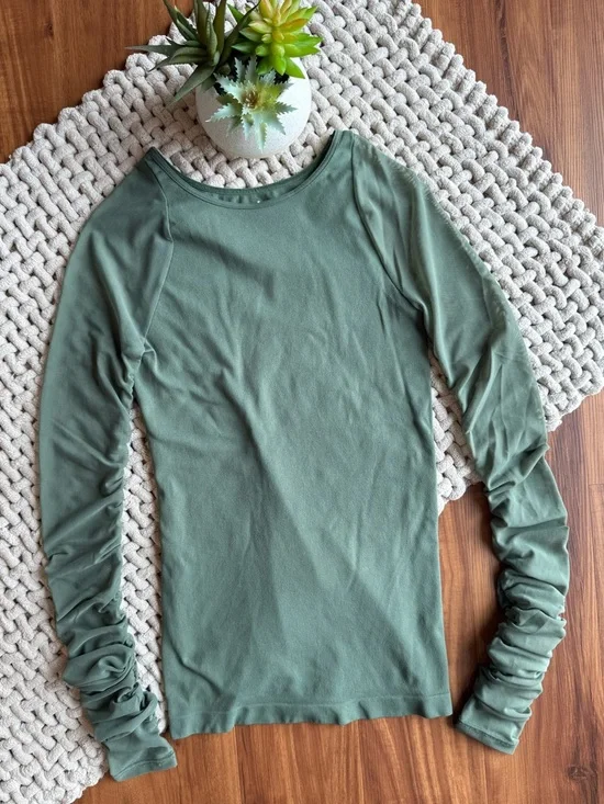 Intimately Free People | Scrunch Sleeve Seamless Mesh Top in Army Green | XS/S