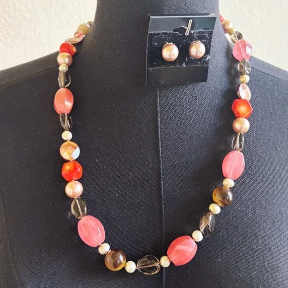 Matching Earring and Necklace Set. Handmade, imitation pearls and‎ quartz