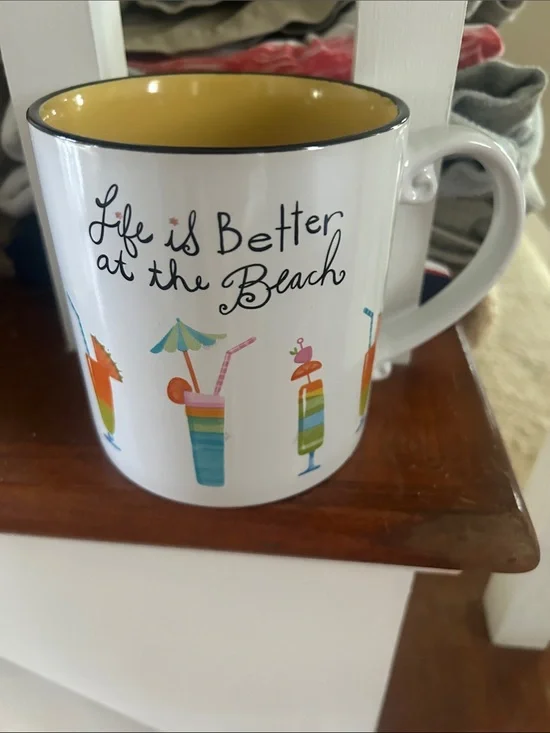 Cracker Barrel White Beach Drink Pattern Coffee Mug with Yellow Interior
