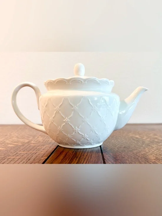 Vintage Grace’s Teawear Embossed Lattice Scalloped Rim Porcelain Off White
