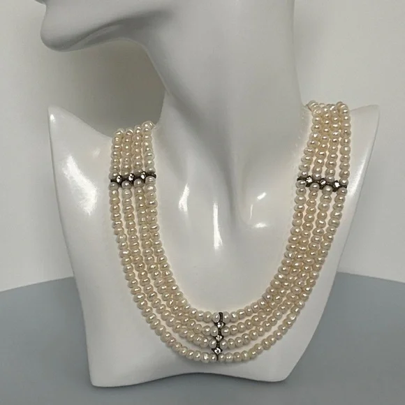 Elegant extravagant gorgeous pearls necklace ✨