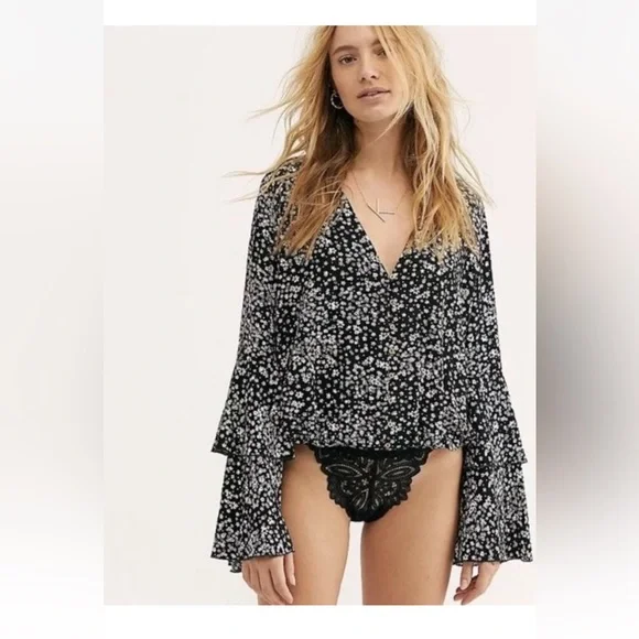 Free People Bodysuit Black She's Ditsy Flora Bell Sleeves Drapey Flowy Sz M Boho
