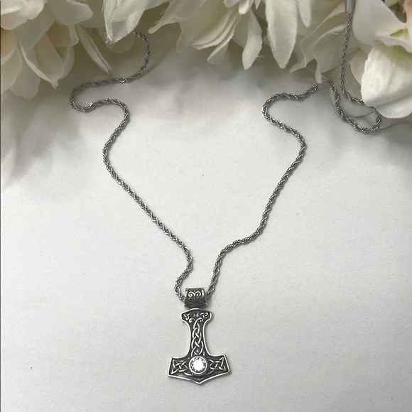 Silver Mjolnir Pendant Necklace with Delicate Chain NWOT