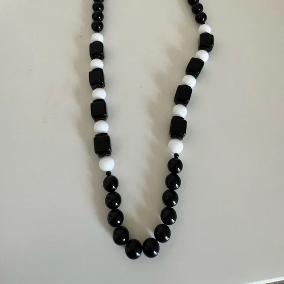 Vintage Black and White Beaded‎ Necklace