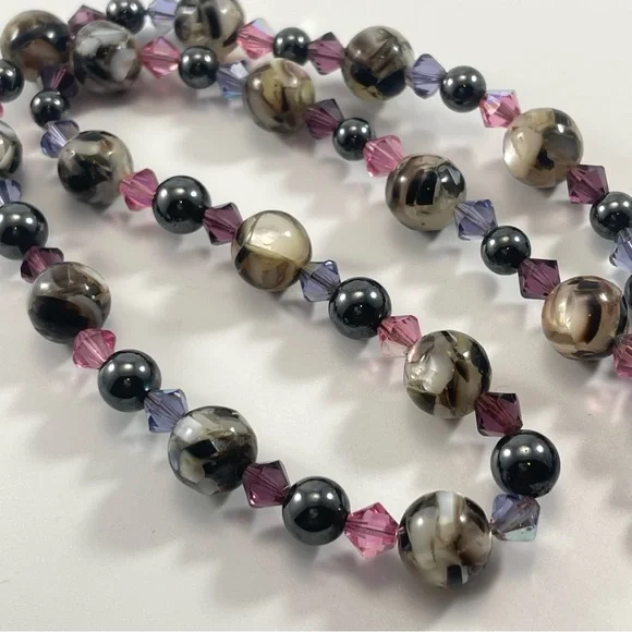 Beautiful Unsigned Handcrafted Round and Faceted Glass Bead Silver Tone Necklace