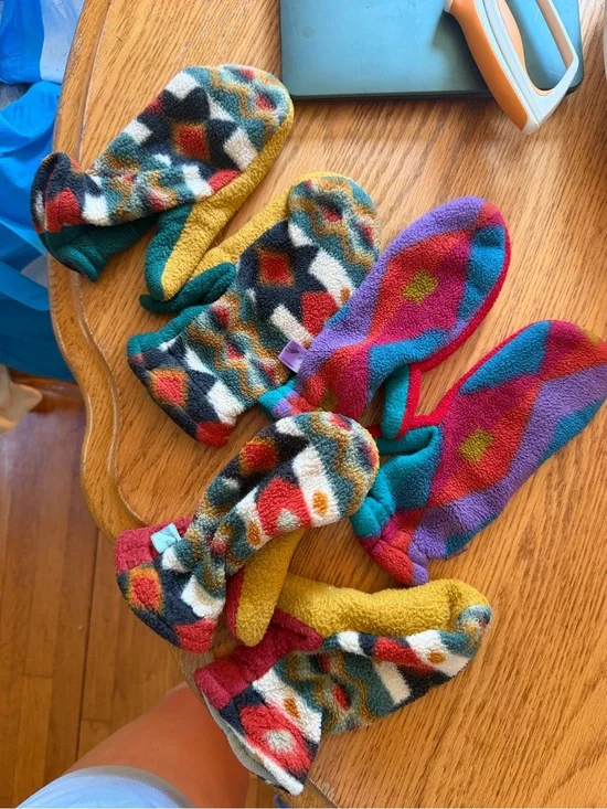 Kids Multicolor Fleece Mittens - Cozy Patterned Winter Gloves