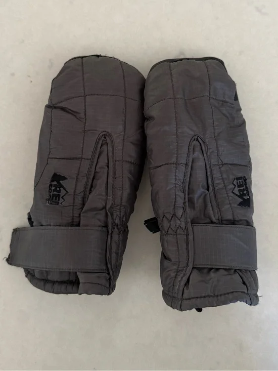 REI Kids Charcoal Gray Insulated Mittens with Wrist Strap