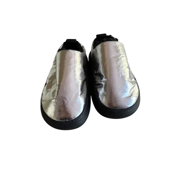Free People Metallic Silver Slip-On Shoes Size 39 Black Fleece-Lined Casual‎