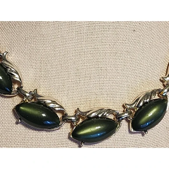 Vintage Silver Tone Green Thermoset Marquise Leaf Choker Necklace 14 Inch