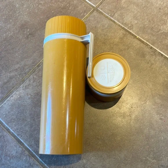 Vintage 90s butter yellow Thermos Set