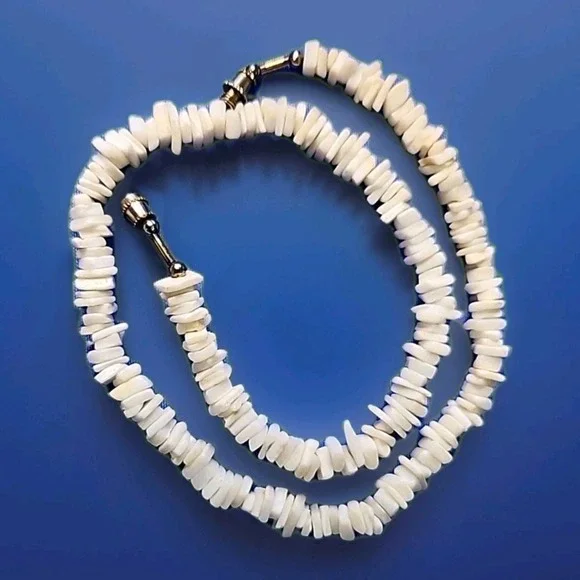 Vintage Hawaiian White Puka Shells Seashell Necklace 16
