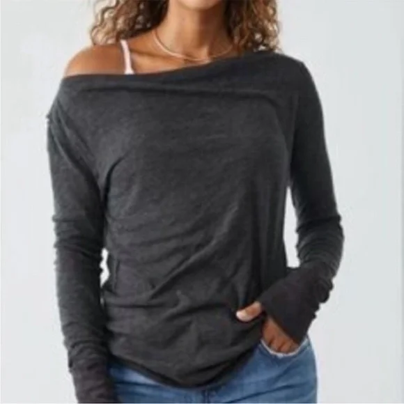 We The Free Kimmi Long Sleeve Tee in Dark Gray Size S‎
