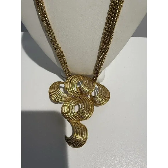 Vtg Gold Tone Statement Swirl Pendent Necklace‎ Youghlani Youghlr ? 25