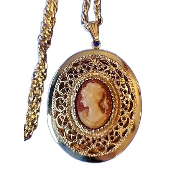 Vintage‎ Romantic Photo Locket Gold-Tone Filigree Cameo with 24