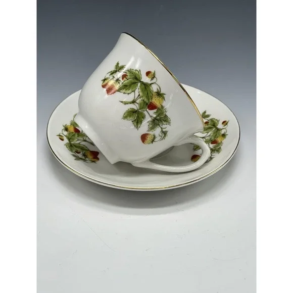 Floral Fine Porcelian‎ China Coffee Teacup Cup and Saucer Strawberry A50