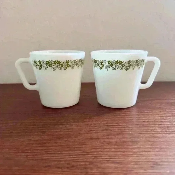 Pyrex Spring Blossom Milk Glass Coffee Mugs Cups Set Of 2 Crazy Daisy Vintage