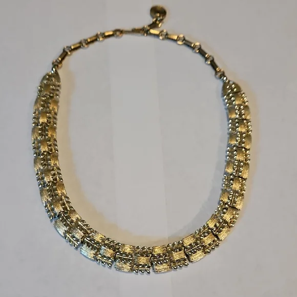 Lisner Signed Gold Necklace Statement Vintage Adjustable
