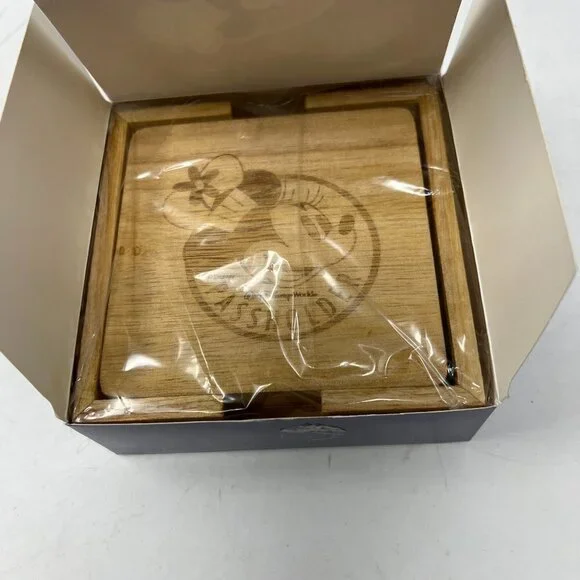 Disney Epcot Food & Wine‎ Minnie Wooden Coaster Set