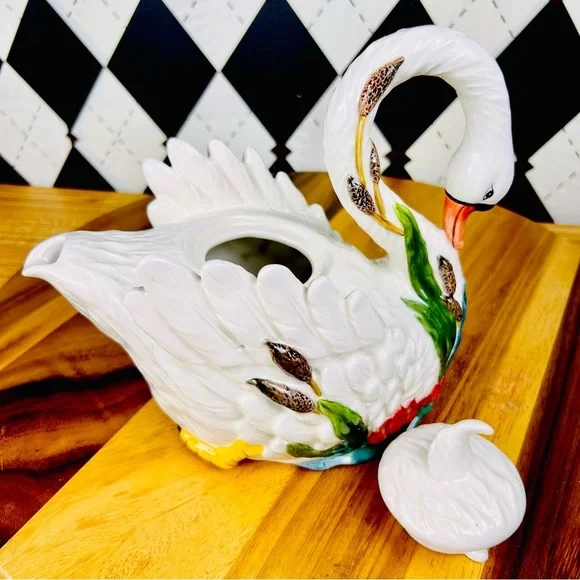 Ceramic Swan Teapot – Hand-Painted 3D Relief‎ Design, Perfect Condition