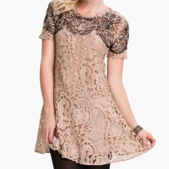FREE PEOPLE Beautiful Dreamer Cream Floral Lace Black Boho Embroidered Dresss