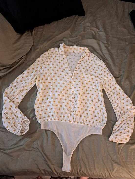 NWOT- M- Free People Linen White Top with Mustard Diamond Print