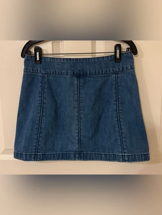 FREE PEOPLE Blue Denim Jeans Skirt Mini Women’s size 6 zipper stitching mint